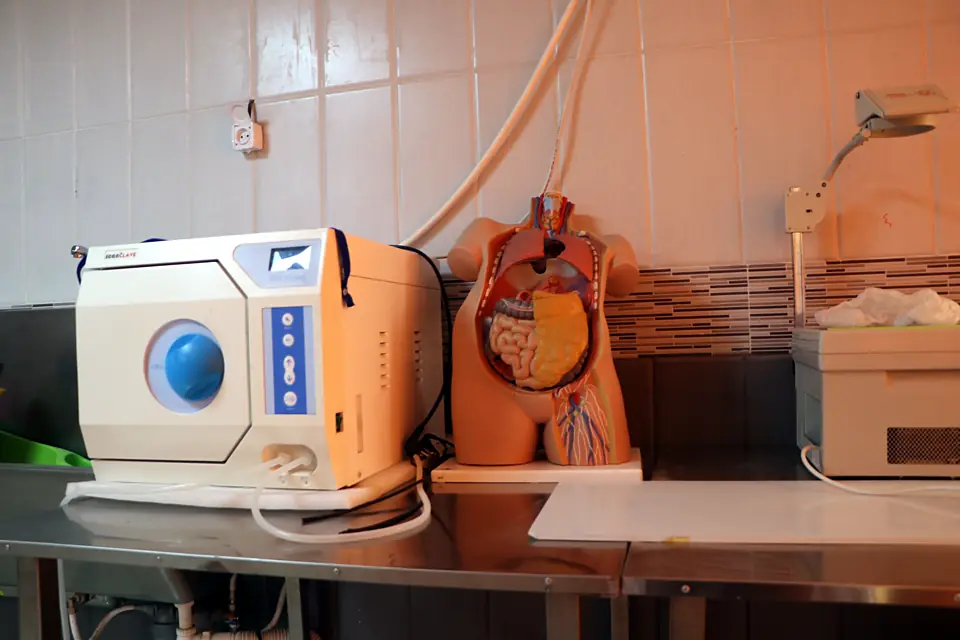 Autoclave de stérilisation et torse anatomique